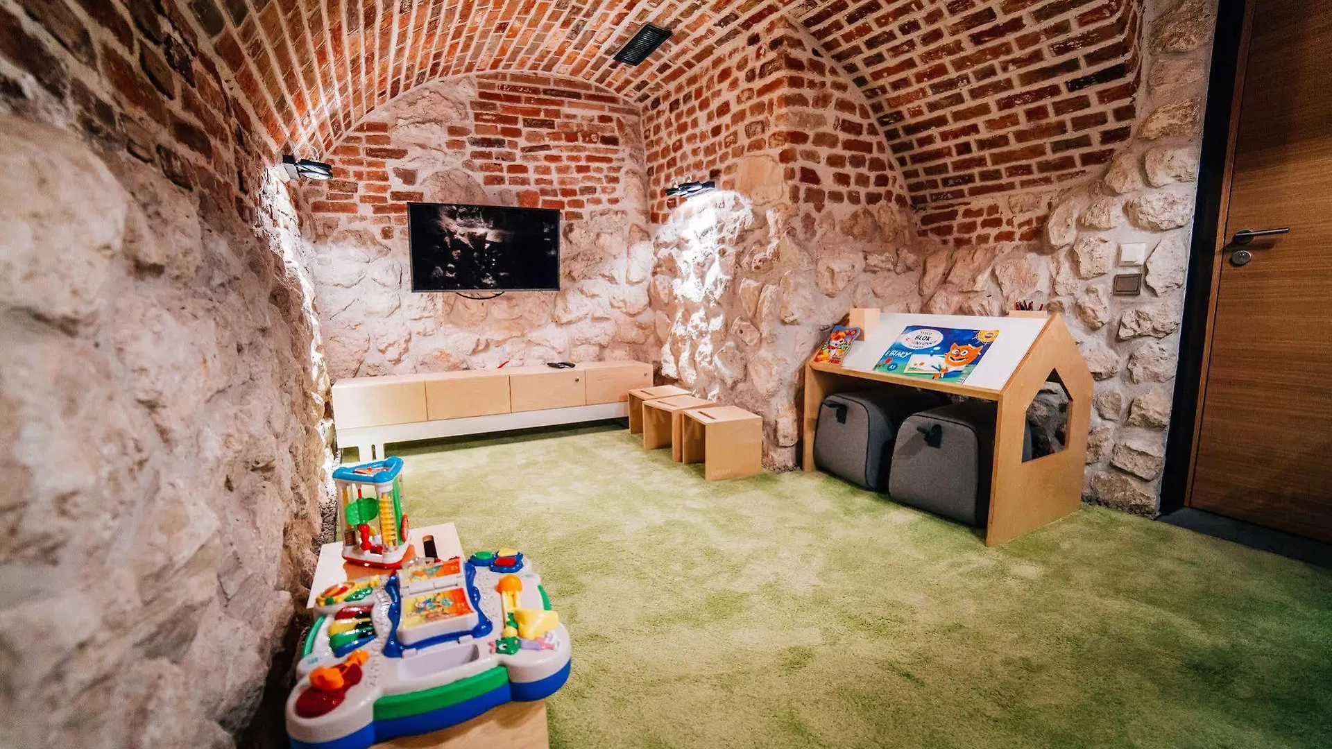 Modern Apartment By Wawel Castle